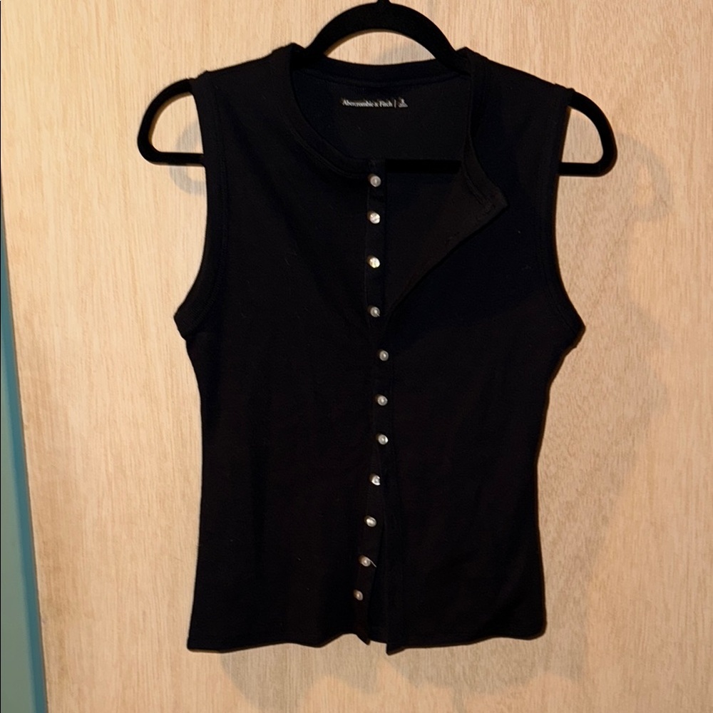 Black Sleeveless Fitted Button Down Shirt